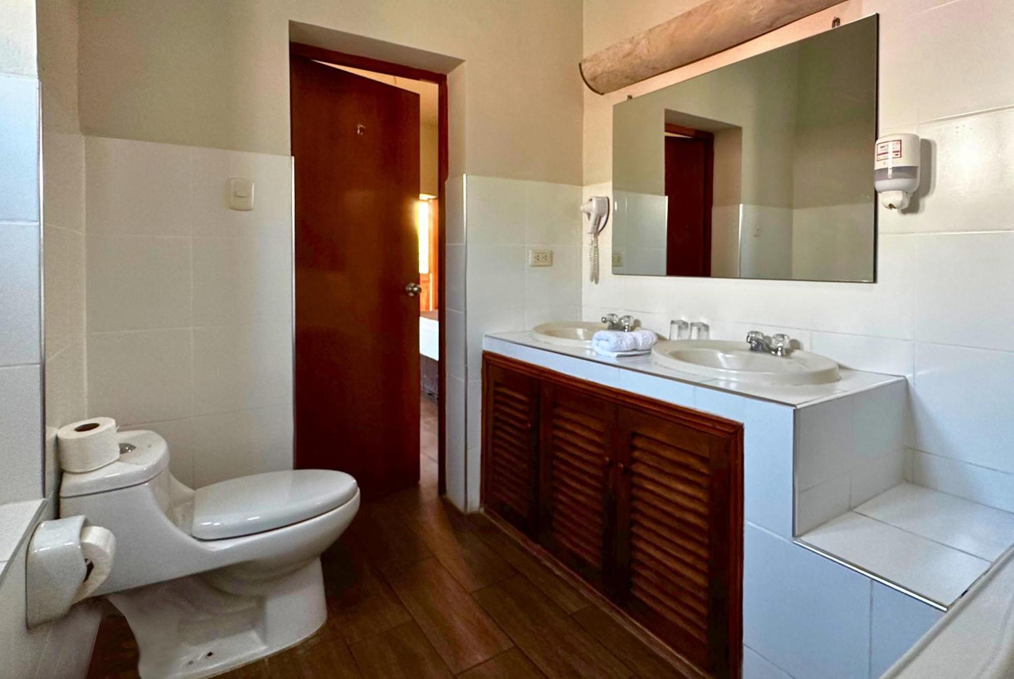 Dm Hoteles Mossone - Ica Bagian luar foto