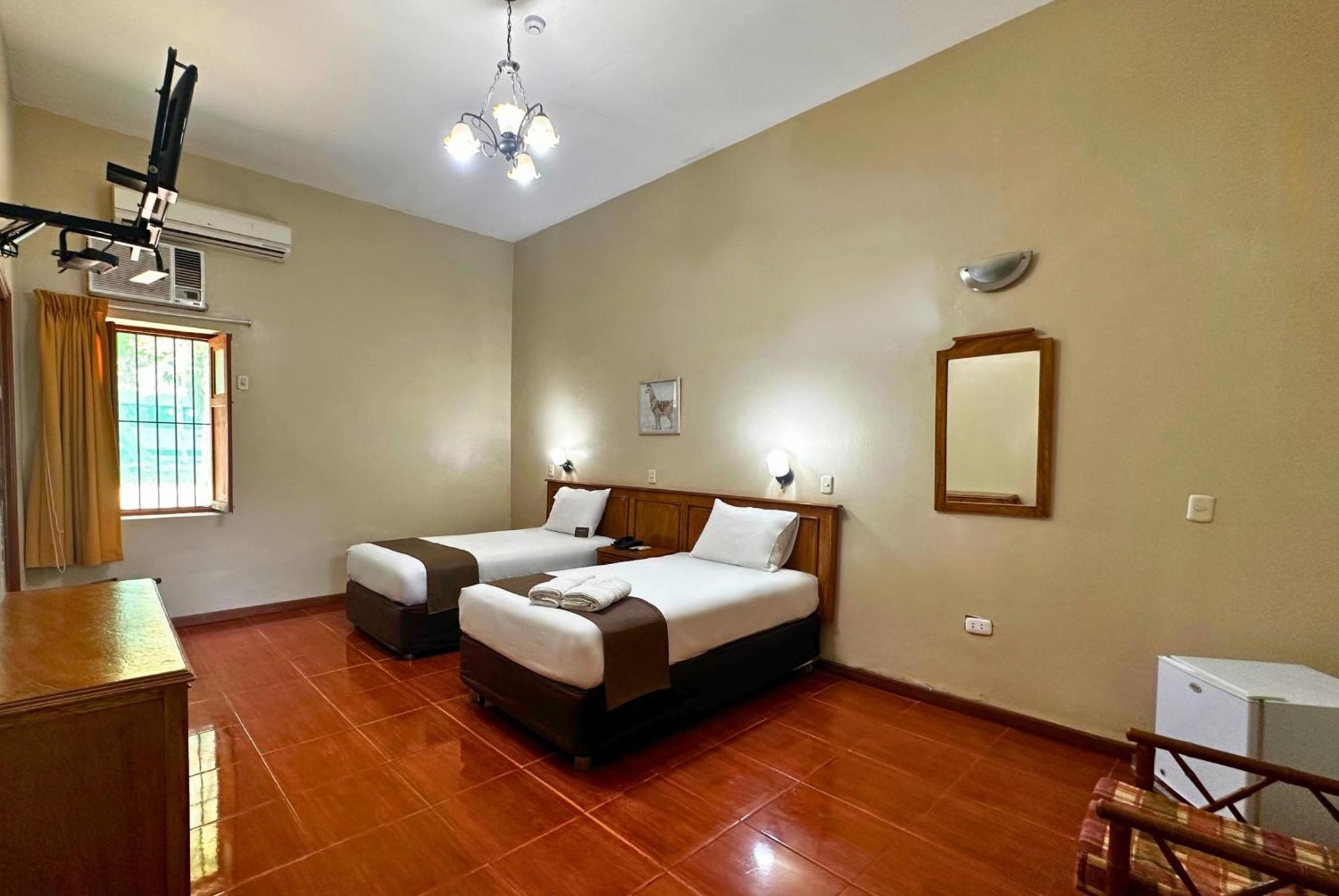 Dm Hoteles Mossone - Ica Bagian luar foto